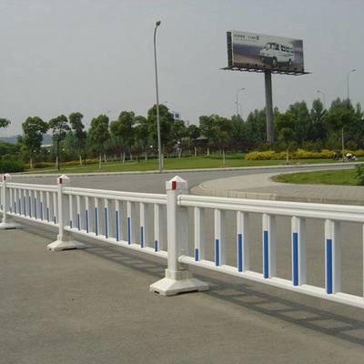 PVC塑鋼護(hù)欄的多功能應(yīng)用與視覺展示